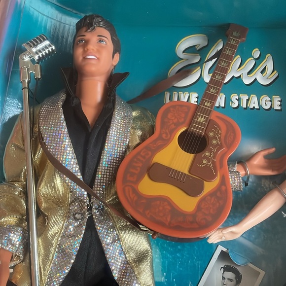 New in box Elvis and Barbie combined Barbie pair - Picture 3 of 9